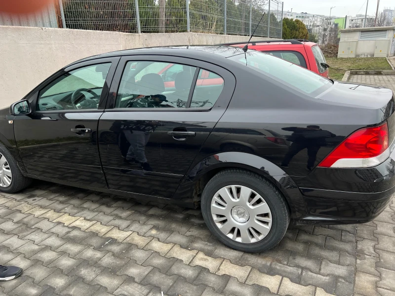 Opel Astra Първи собственик! ГАРАЖНА!, снимка 4 - Автомобили и джипове - 52407636