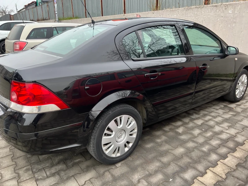 Opel Astra Първи собственик! ГАРАЖНА!, снимка 2 - Автомобили и джипове - 52407636