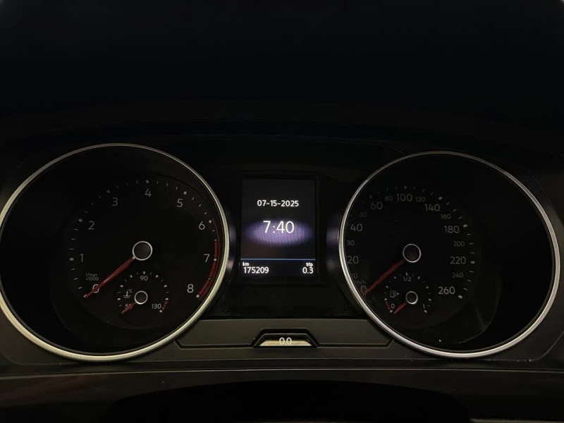 VW Tiguan ПАНО* ПОДГРЕВ* НАВИ* CAM* , снимка 15 - Автомобили и джипове - 52849682