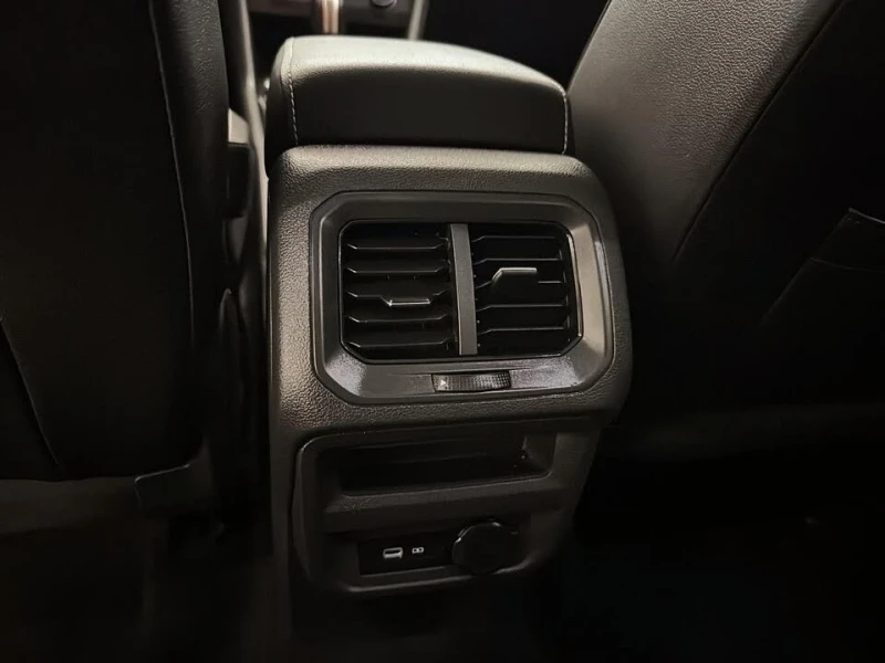 VW Tiguan ПАНО* ПОДГРЕВ* НАВИ* CAM* , снимка 7 - Автомобили и джипове - 52849682