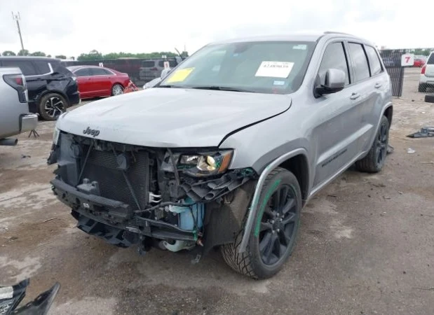 Jeep Grand cherokee LAREDO, клип двигател - изображение 6