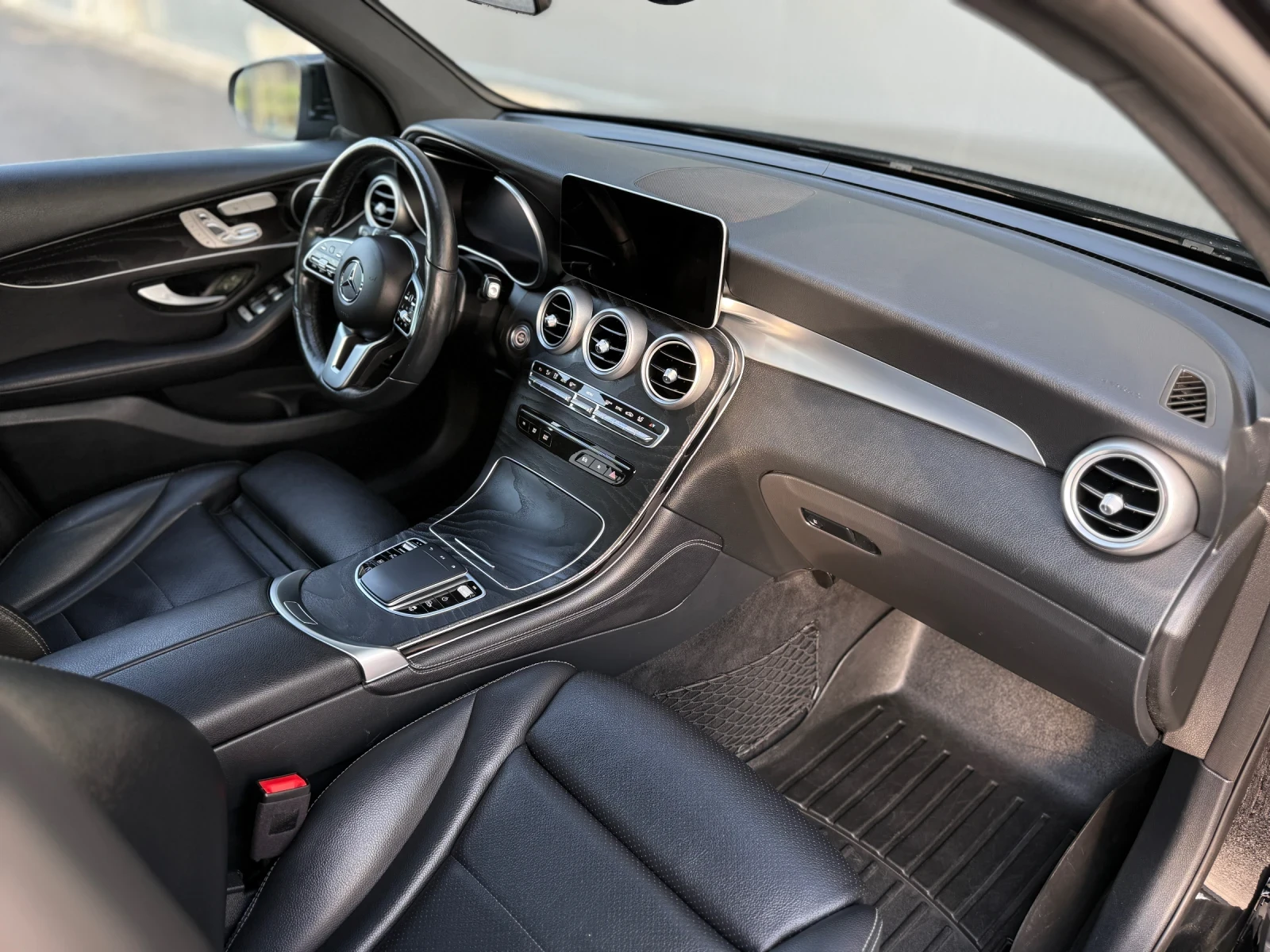 Mercedes-Benz GLC 300 Amg, снимка 8 - Автомобили и джипове - 53726609