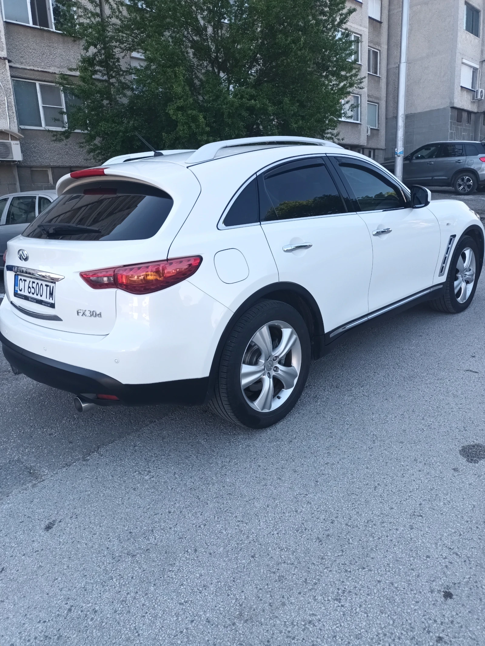 Infiniti Fx 30, снимка 3 - Автомобили и джипове - 54422074