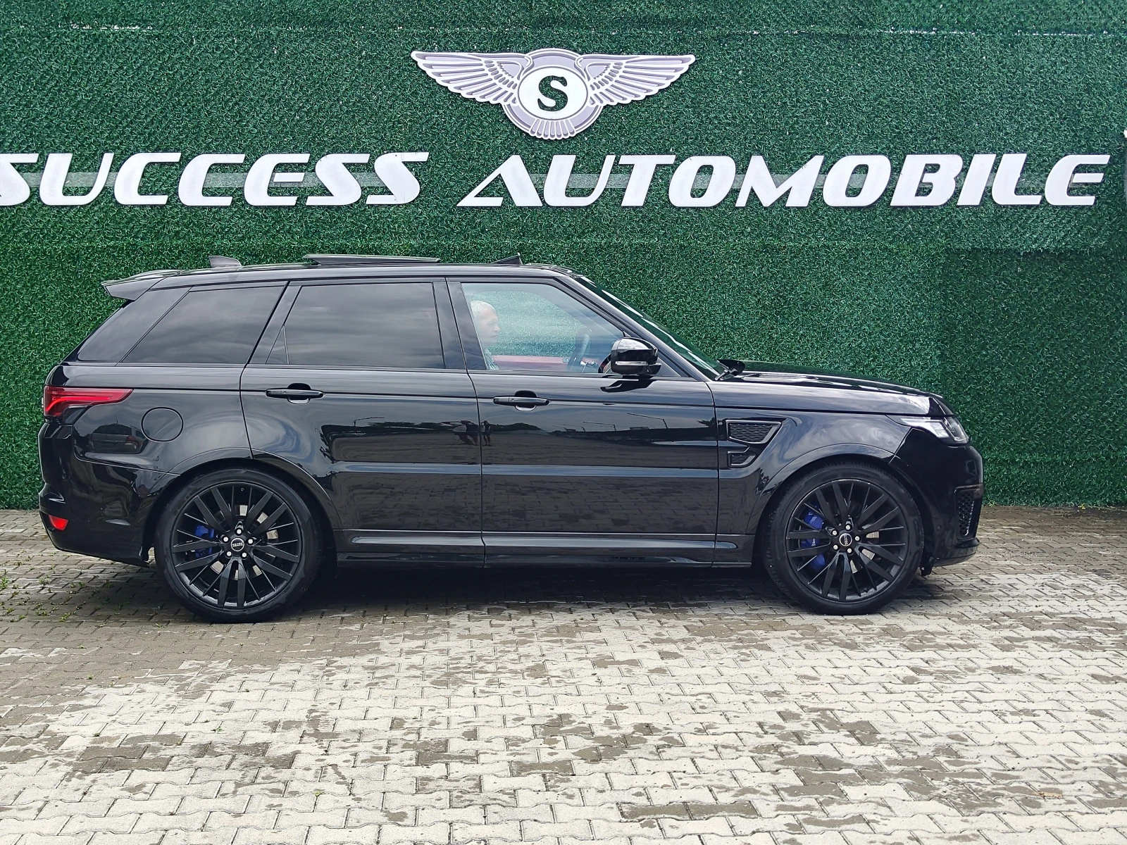 Land Rover Range Rover Sport SVR* CARBON* ALCANTAR* PODGREV* CAMERA* LIZING, снимка 3 - Автомобили и джипове - 54960058