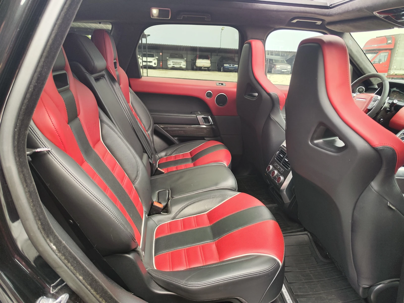 Land Rover Range Rover Sport SVR* CARBON* ALCANTAR* PODGREV* CAMERA* LIZING, снимка 8 - Автомобили и джипове - 54960058