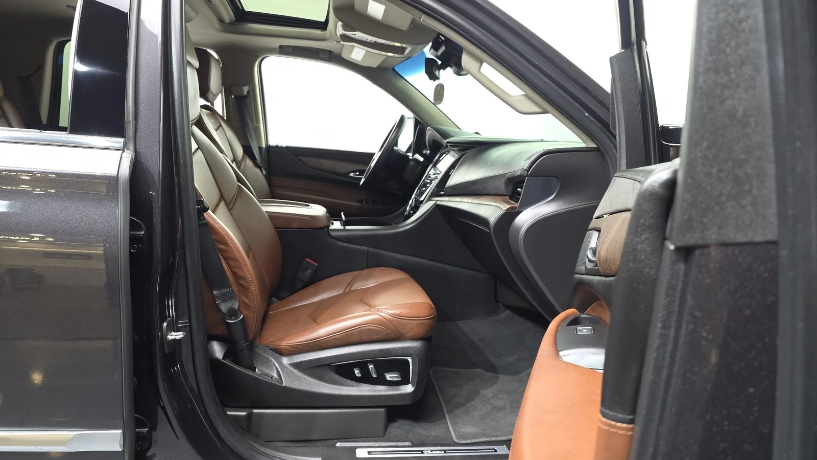 Cadillac Escalade 6.2* ЛЮК* HUD* 360* KEYLESS* ПОДГРЕВ ВОЛАН* КРАЙНА, снимка 11 - Автомобили и джипове - 55271941