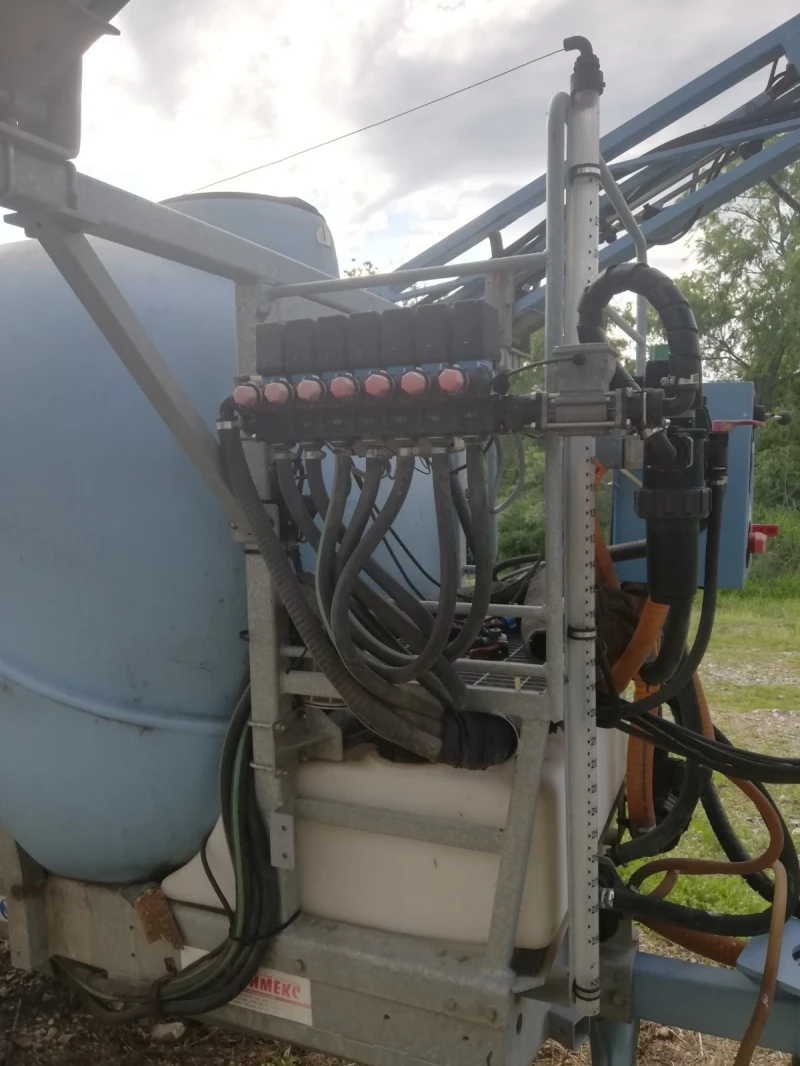 Пръскачка Друга марка 3000, снимка 2 - Селскостопанска техника - 52294403