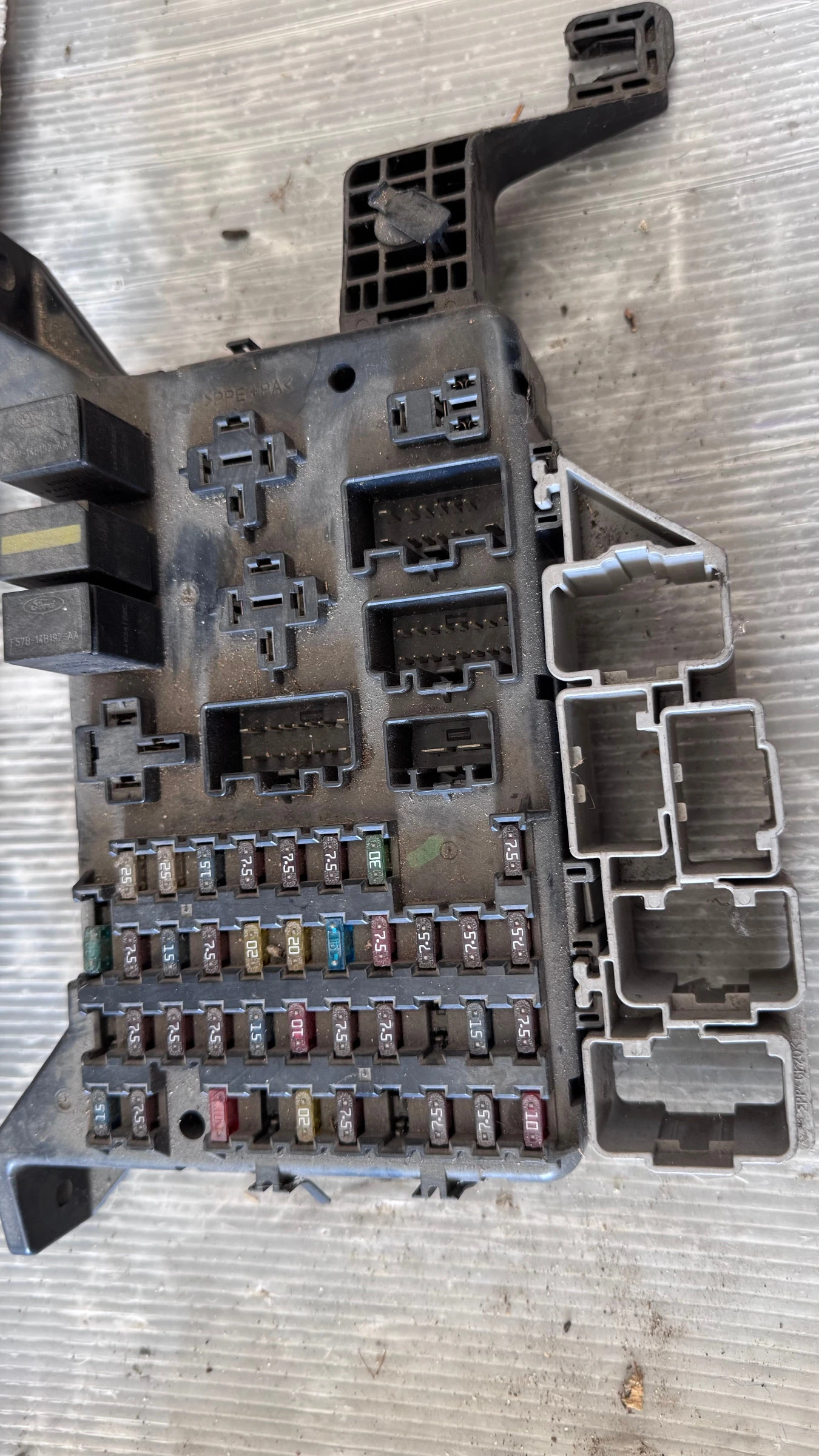 ��������� ����� (������� ����� BSI / BSM ) �� Ford Mondeo - 4S7T-14A073-AA / 7158-7314 04 | Mobile.bg � ����������� 1