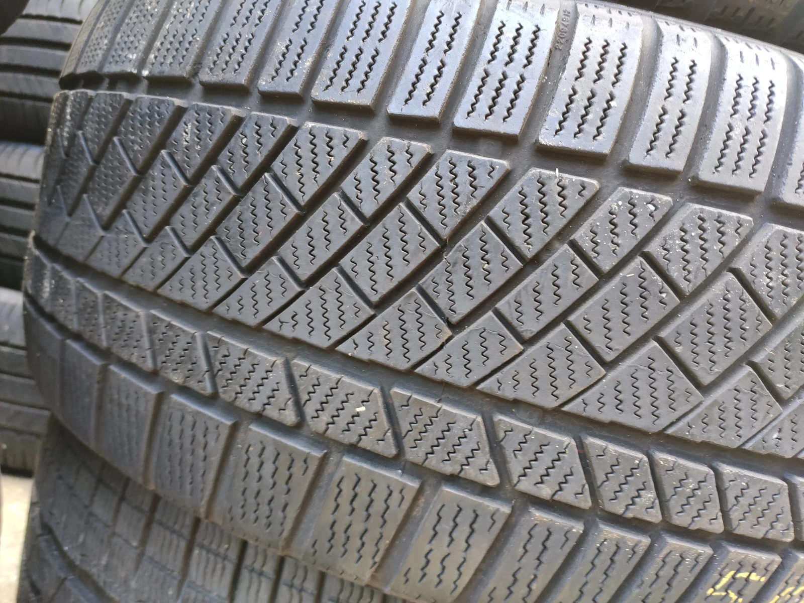 Гуми Зимни 255/40R20