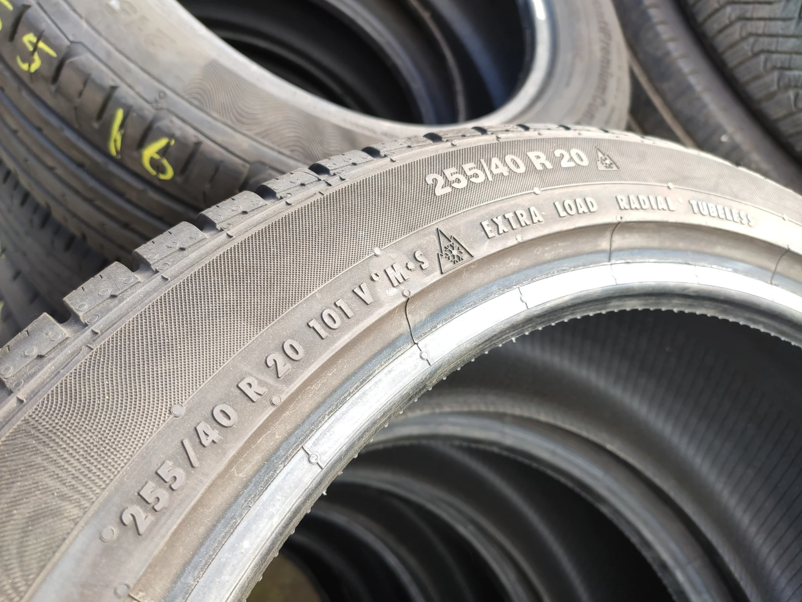 Гуми Зимни 255/40R20, снимка 9 - Гуми и джанти - 54655371