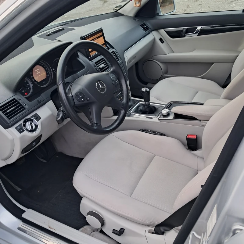 Mercedes-Benz C 220, снимка 8 - Автомобили и джипове - 47984936