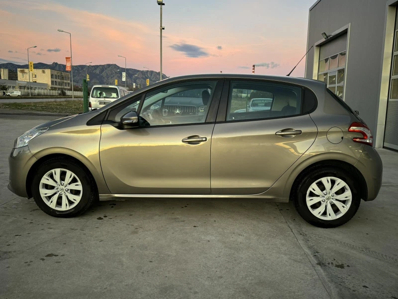 Peugeot 208 1.4* 95ps* GAS* NAVI, снимка 2 - Автомобили и джипове - 48367389