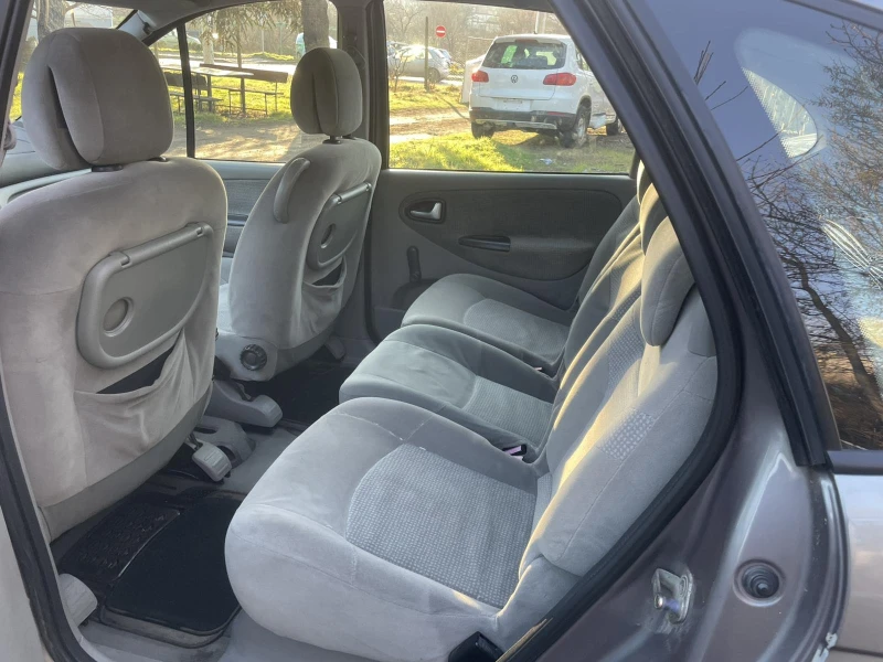 Renault Scenic 1.9 DCI, снимка 6 - Автомобили и джипове - 49366898