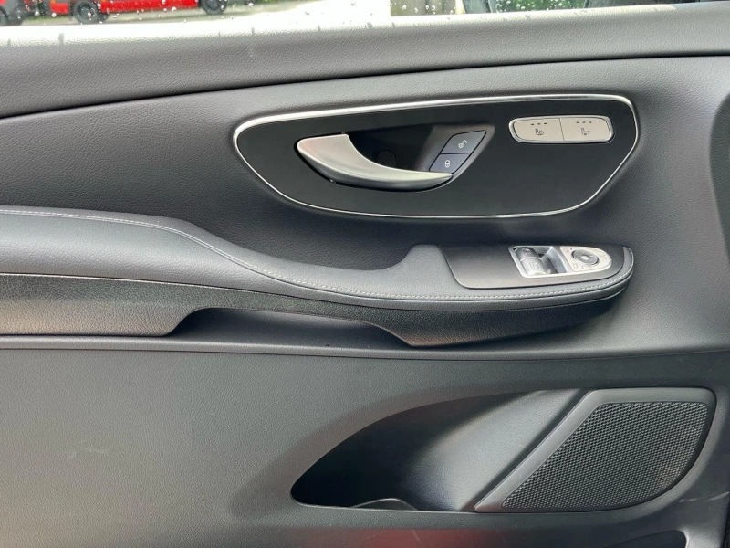 Mercedes-Benz V 300 d 4-MATIC AMG EXTRA-LONG AVANTGARDE AIRMATIC 360, снимка 6 - Автомобили и джипове - 51683298