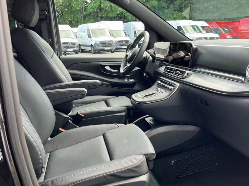 Mercedes-Benz V 300 d 4-MATIC AMG EXTRA-LONG AVANTGARDE AIRMATIC 360, снимка 9 - Автомобили и джипове - 51683298