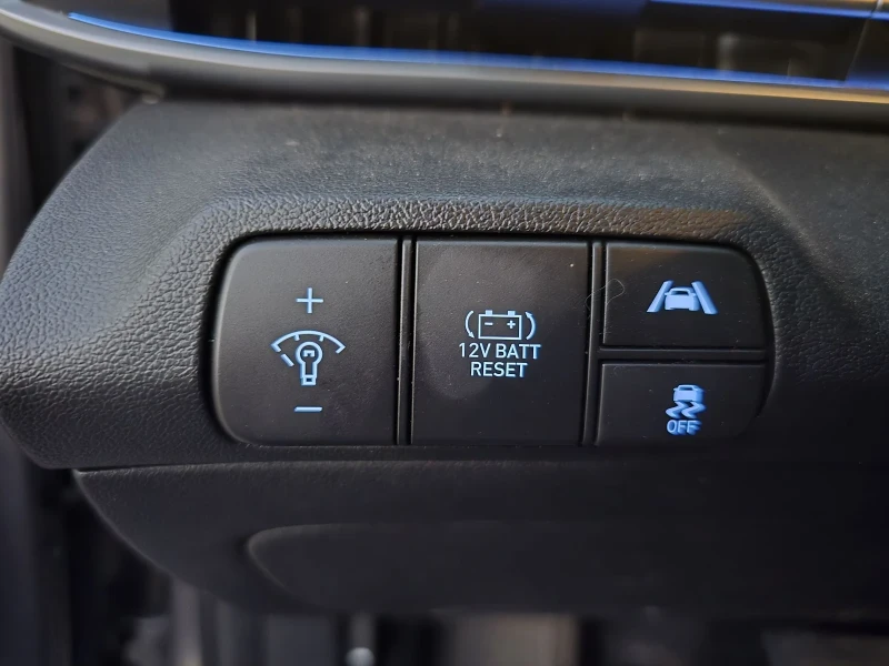 Hyundai Elantra Hybrid Luxury, снимка 11 - Автомобили и джипове - 52418371