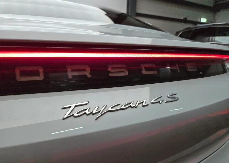 Porsche Taycan 4S, снимка 11 - Автомобили и джипове - 52664848