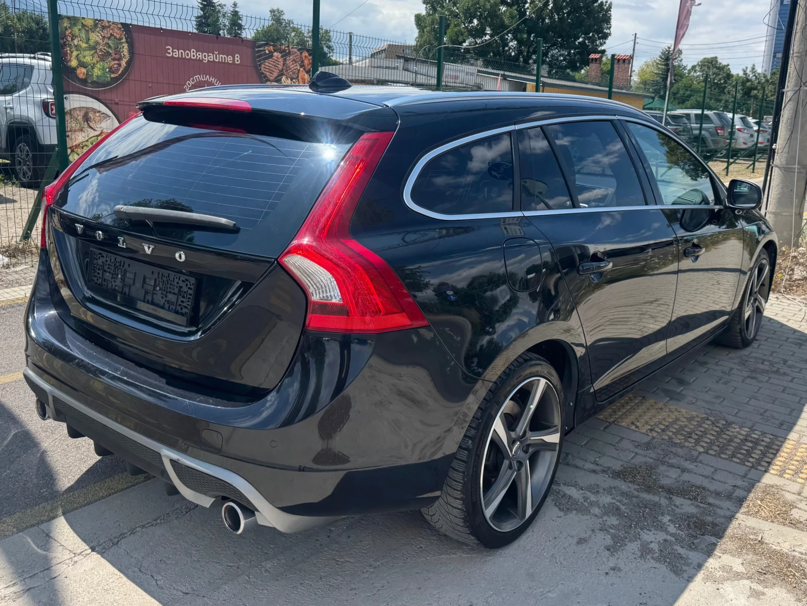Volvo V60 R-Design!Всички Екстри! - изображение 4