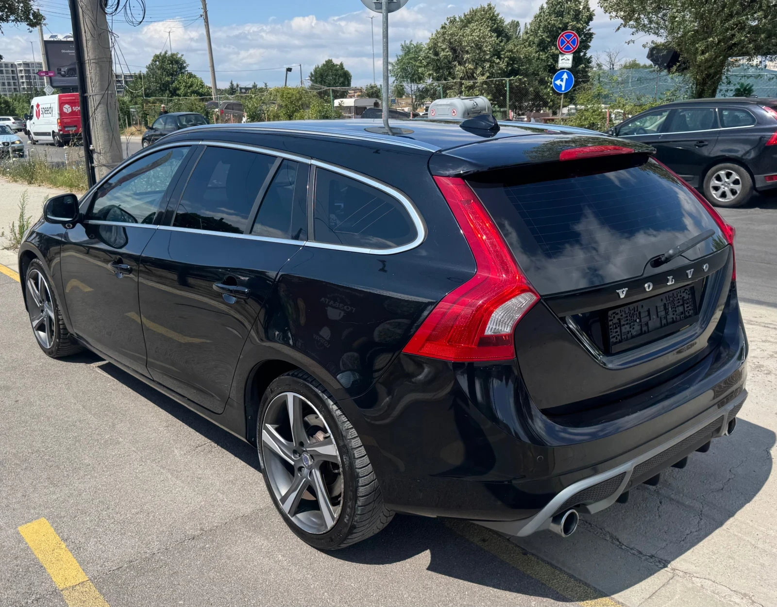 Volvo V60 R-Design!Всички Екстри! - изображение 6