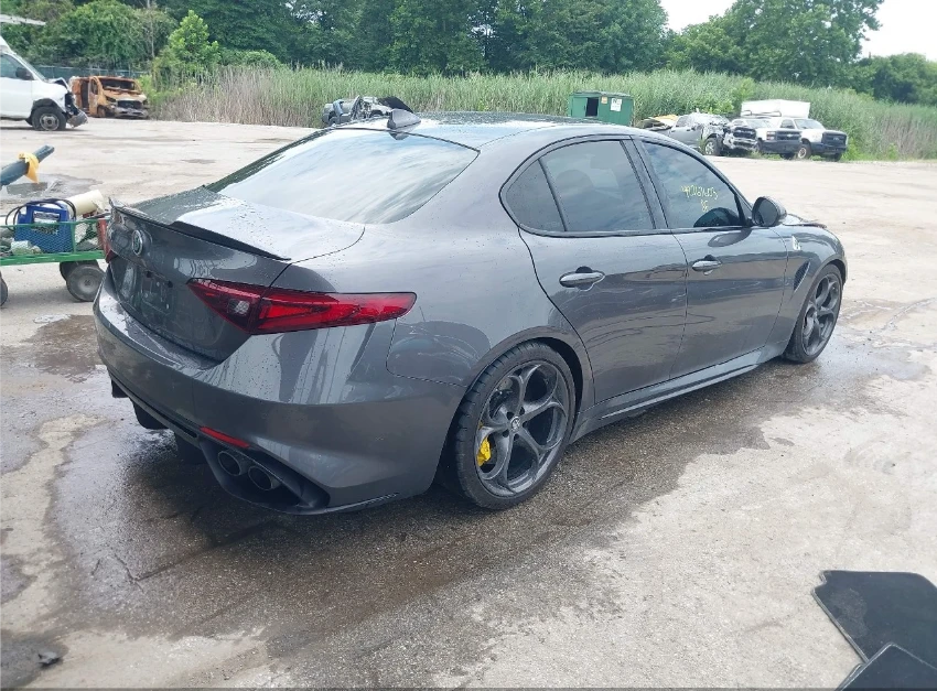 Alfa Romeo Giulia QUADRIFOGLIO RWD - изображение 6