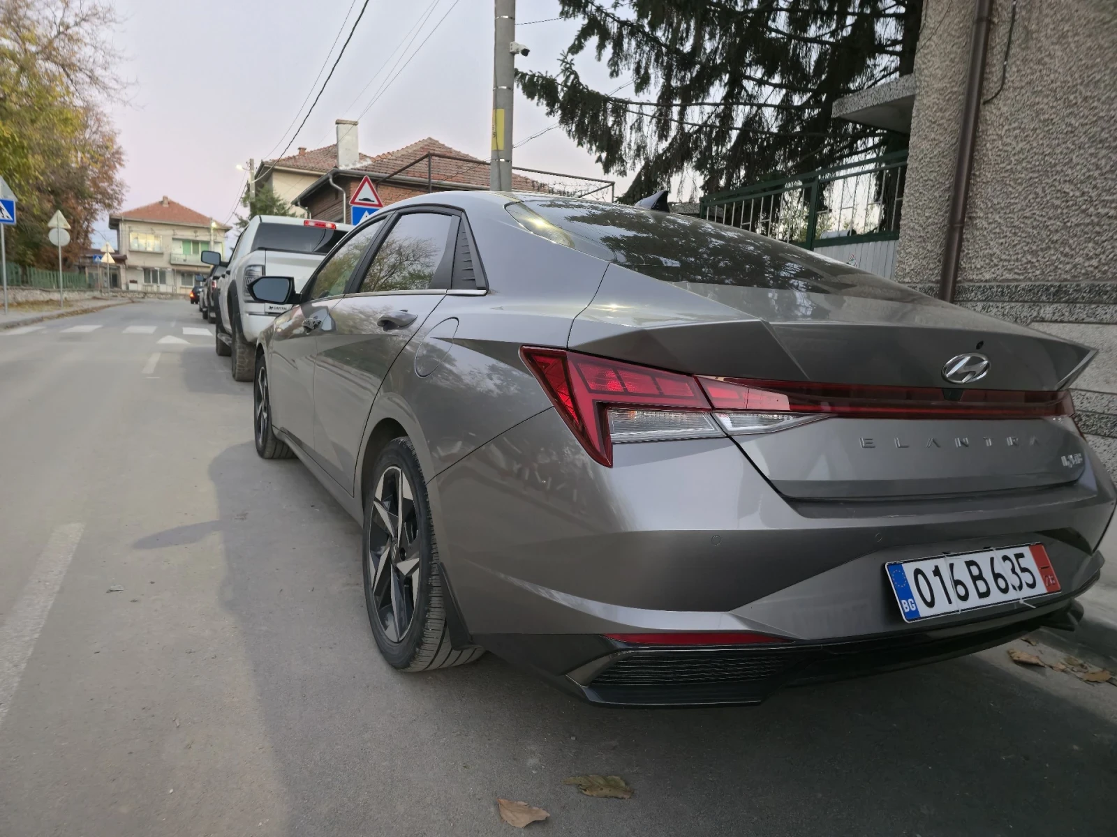 Hyundai Elantra Hybrid Luxury | Mobile.bg   2