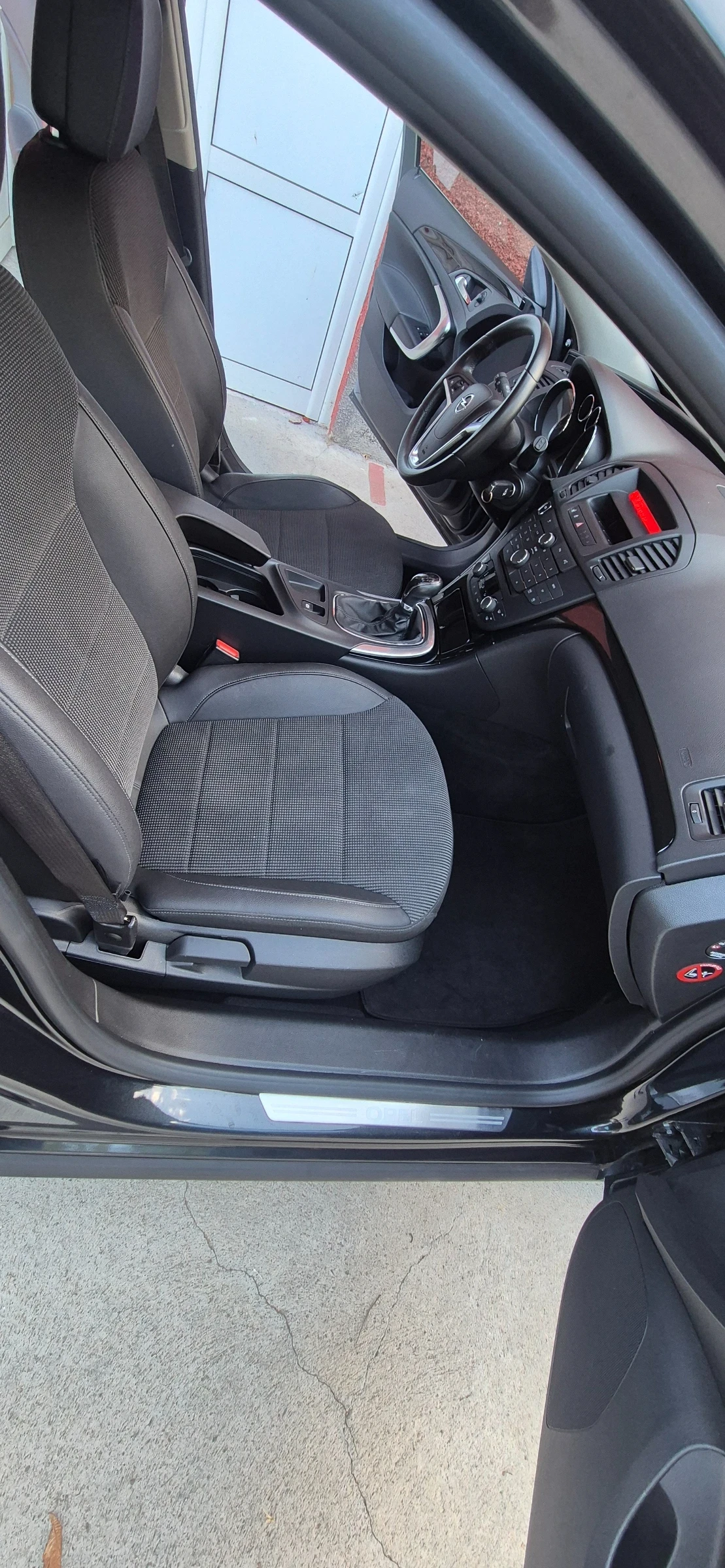 Opel Insignia, снимка 17 - Автомобили и джипове - 53773277