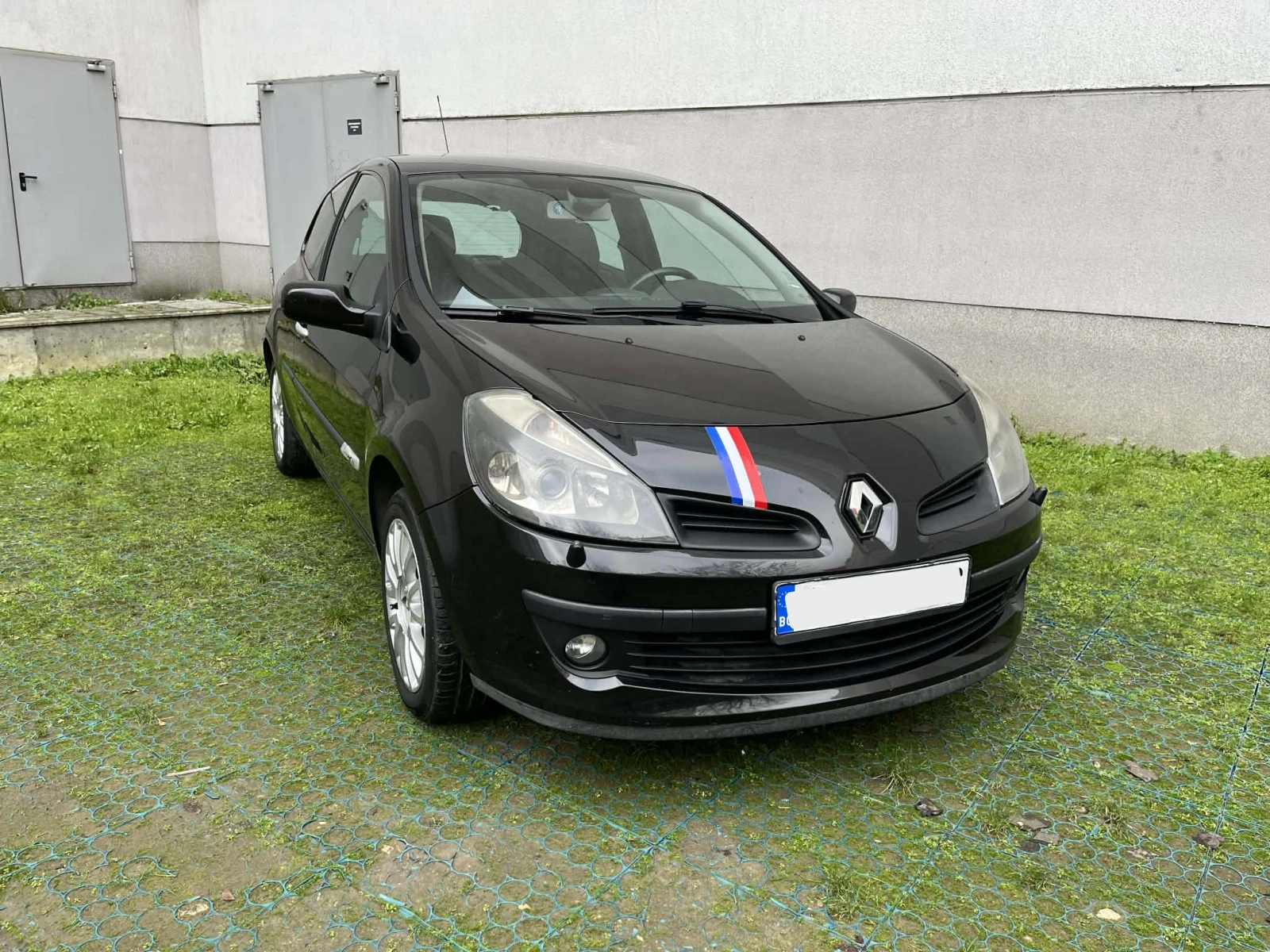 Renault Clio 1.5 dci, снимка 8 - Автомобили и джипове - 53831249