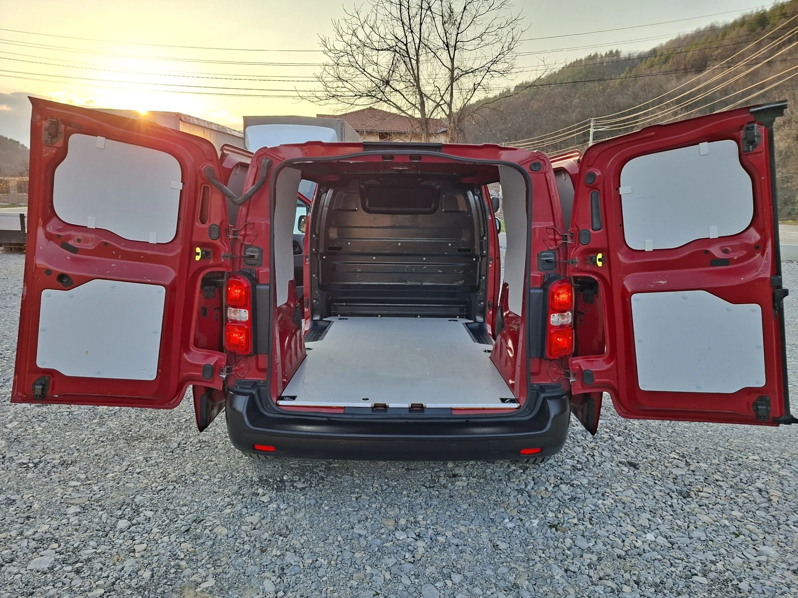 Citroen Jumpy 2.0* 180к.с.* AВТОМАТ* 2 ПЛЪЗГАЩИ ВРАТИ, снимка 16 - Автомобили и джипове - 53888500