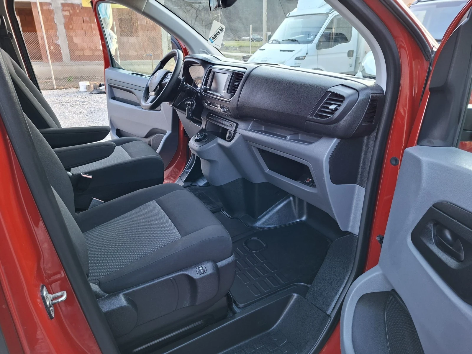 Citroen Jumpy 2.0* 180к.с.* AВТОМАТ* 2 ПЛЪЗГАЩИ ВРАТИ, снимка 11 - Автомобили и джипове - 53888500