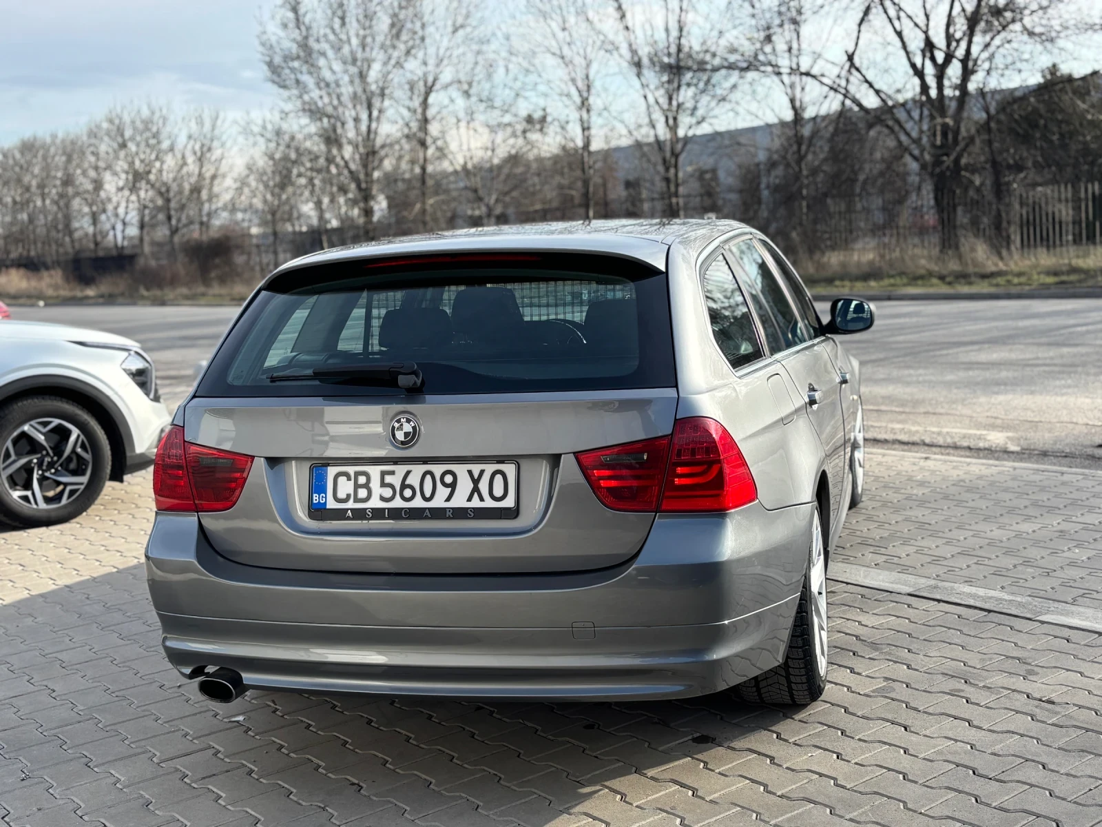 BMW 318 D //Facelift// EDITON, снимка 6 - Автомобили и джипове - 53938890