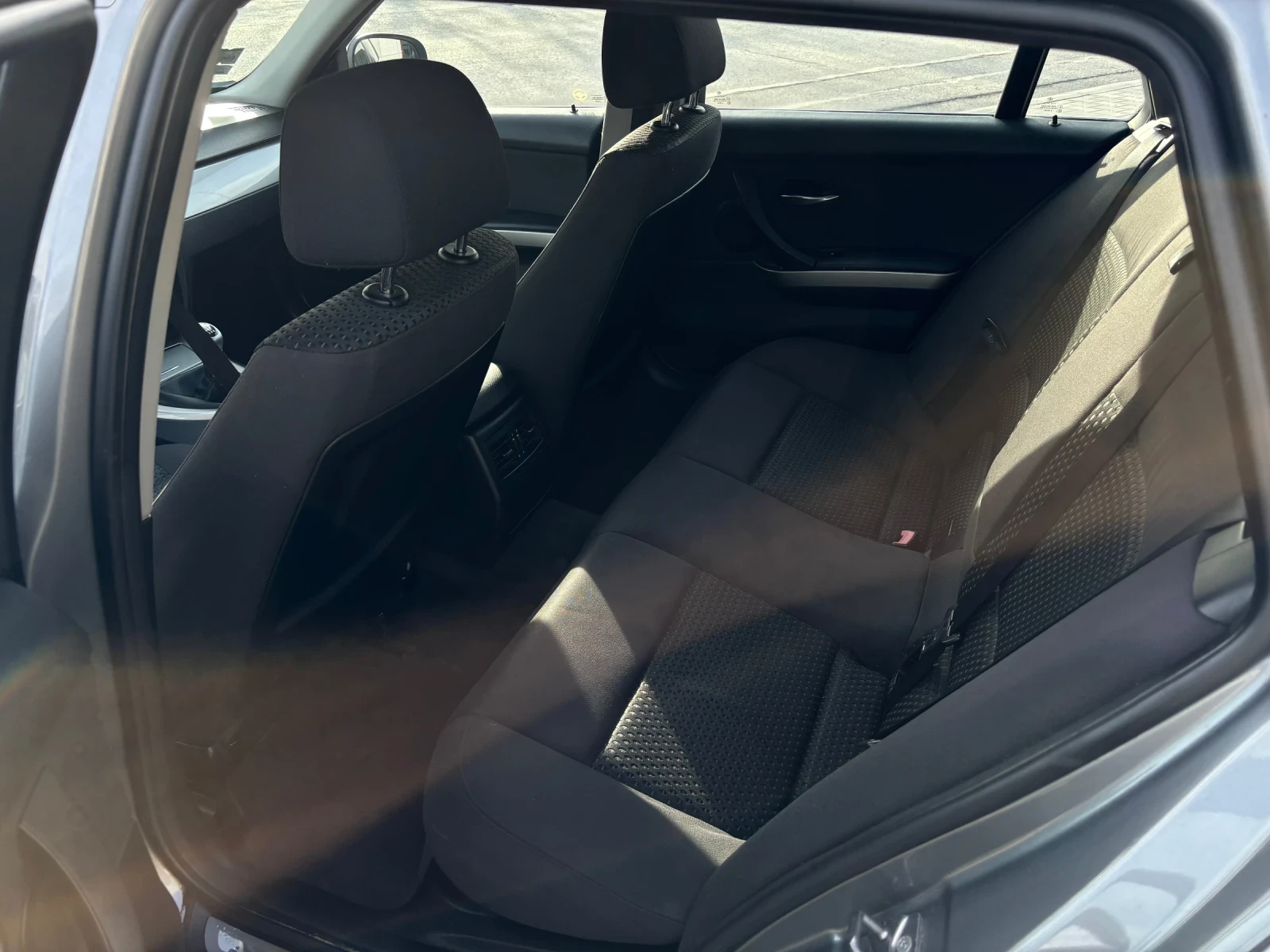 BMW 318 D //Facelift// EDITON, снимка 10 - Автомобили и джипове - 53938890