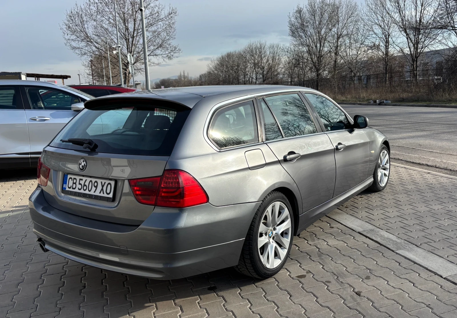 BMW 318 D //Facelift// EDITON, снимка 5 - Автомобили и джипове - 53938890