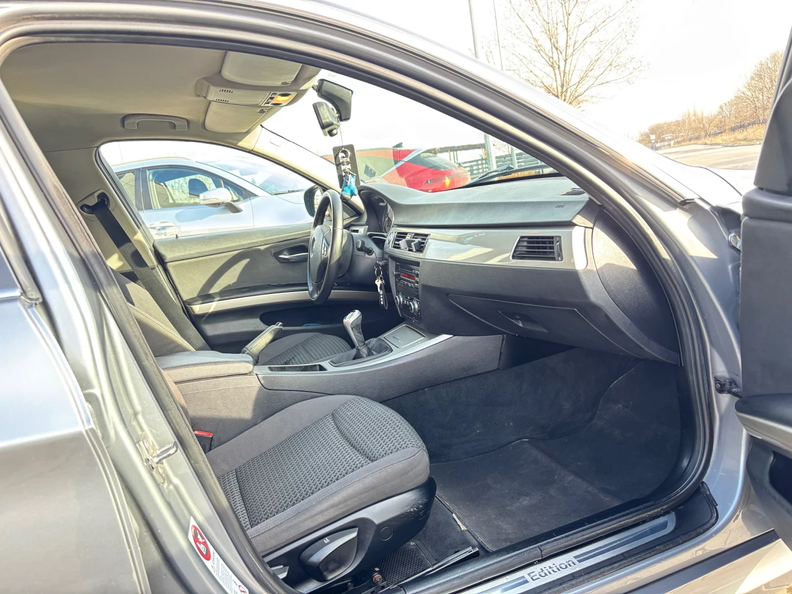 BMW 318 D //Facelift// EDITON, снимка 12 - Автомобили и джипове - 53938890