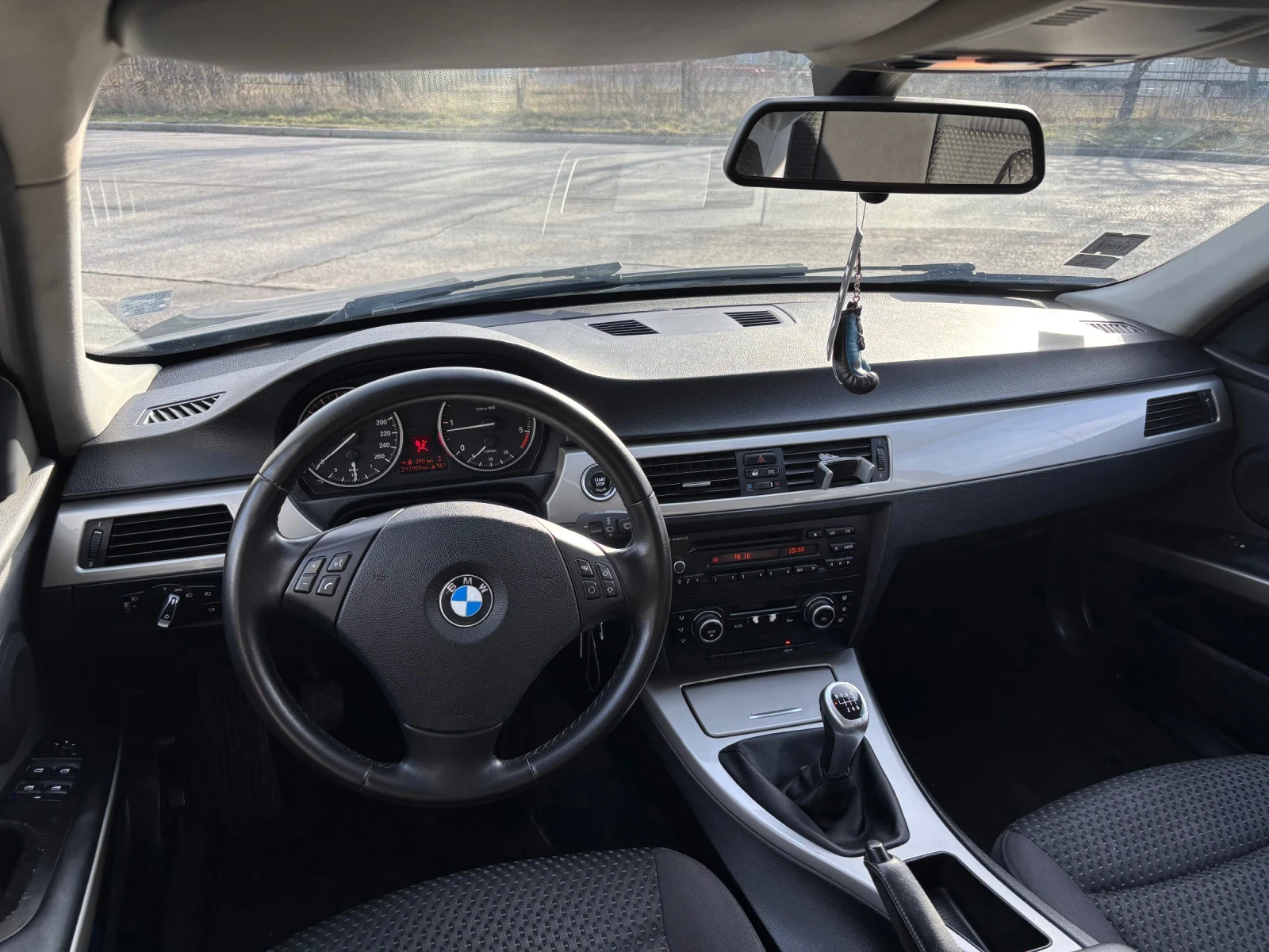 BMW 318 D //Facelift// EDITON, снимка 9 - Автомобили и джипове - 53938890