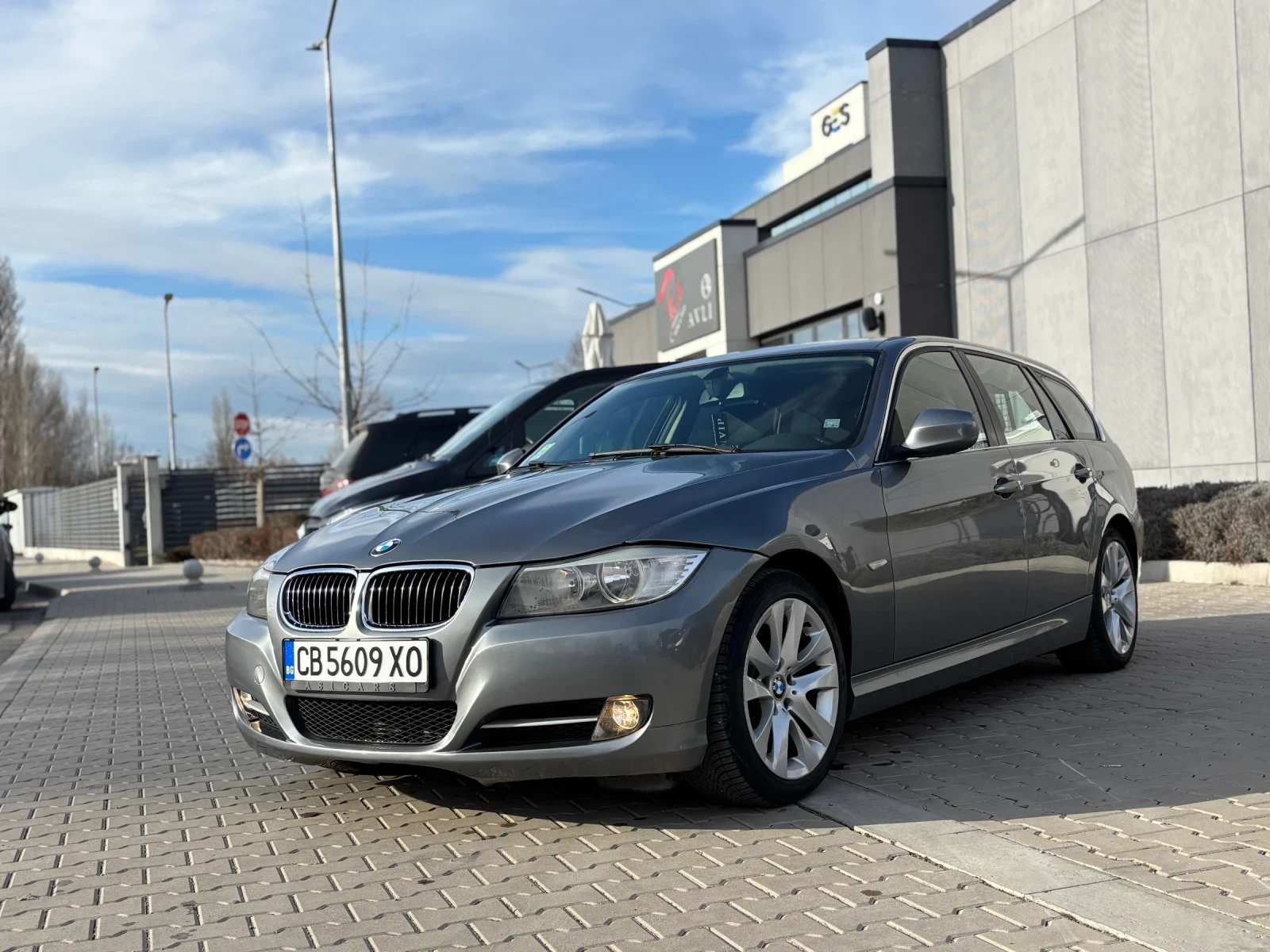 BMW 318 D //Facelift// EDITON, снимка 8 - Автомобили и джипове - 53938890