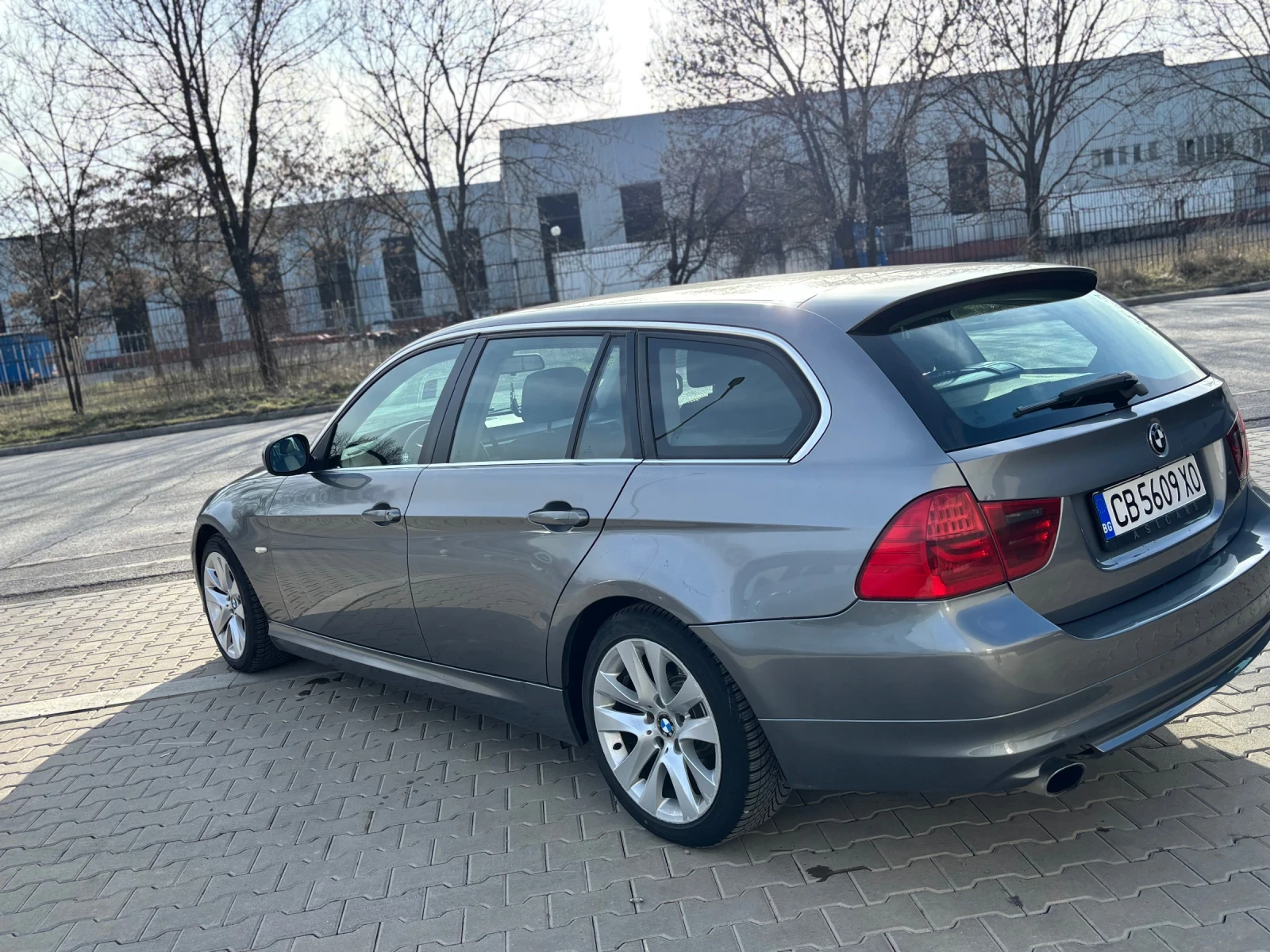 BMW 318 D //Facelift// EDITON, снимка 7 - Автомобили и джипове - 53938890