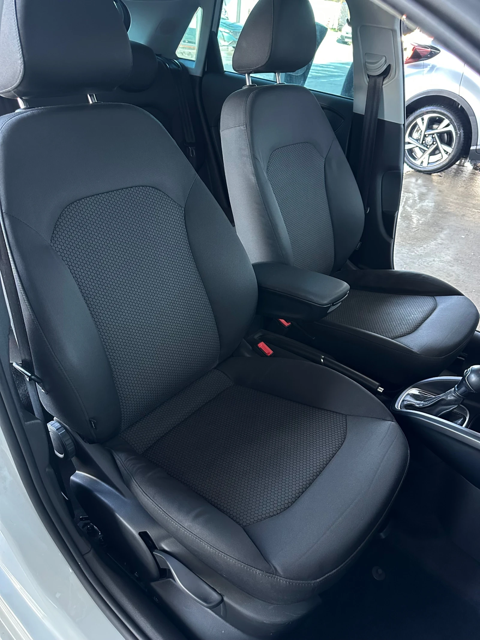 Audi A1 1.6 TDI | Facelift | S line | BOSE | 116к.с., снимка 14 - Автомобили и джипове - 54642621