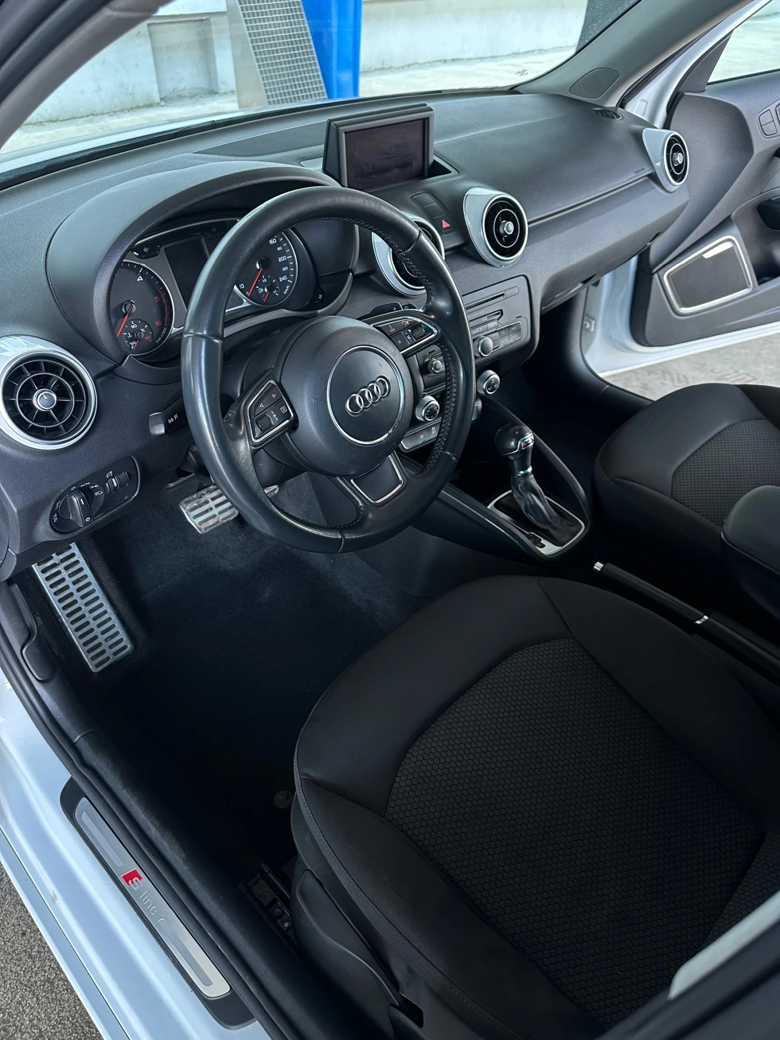 Audi A1 1.6 TDI | Facelift | S line | BOSE | 116к.с., снимка 10 - Автомобили и джипове - 54642621
