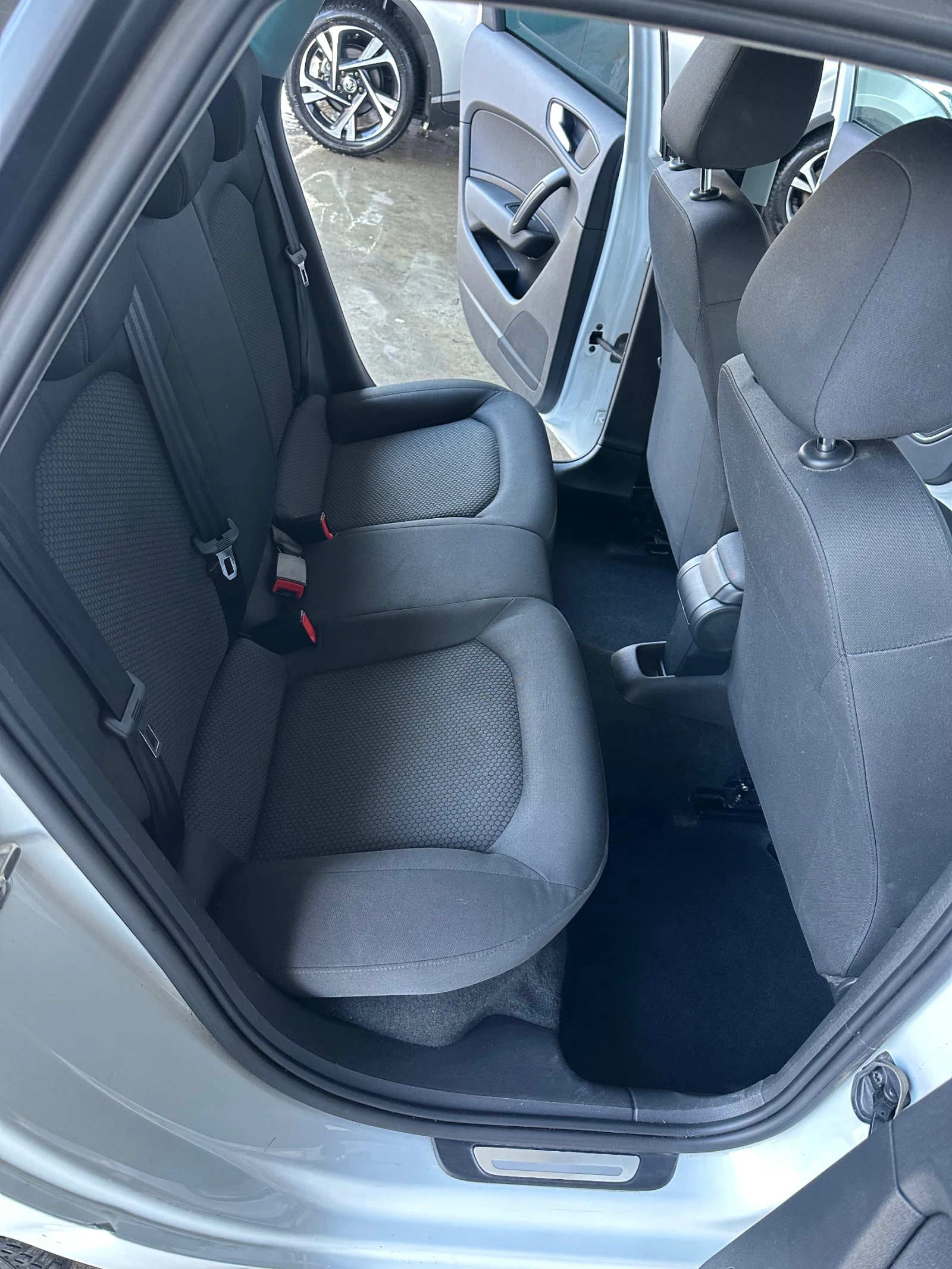 Audi A1 1.6 TDI | Facelift | S line | BOSE | 116к.с., снимка 15 - Автомобили и джипове - 54642621