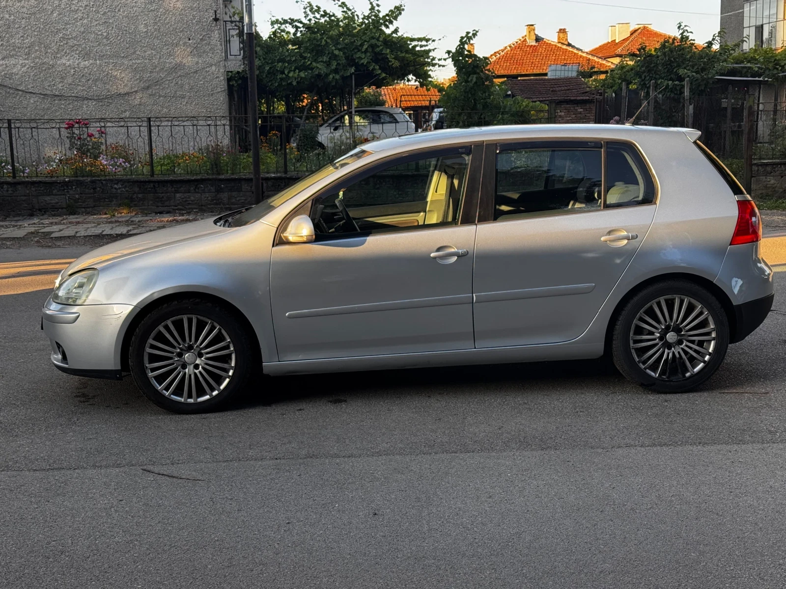 VW Golf 2.0 TDI, снимка 4 - Автомобили и джипове - 55067693