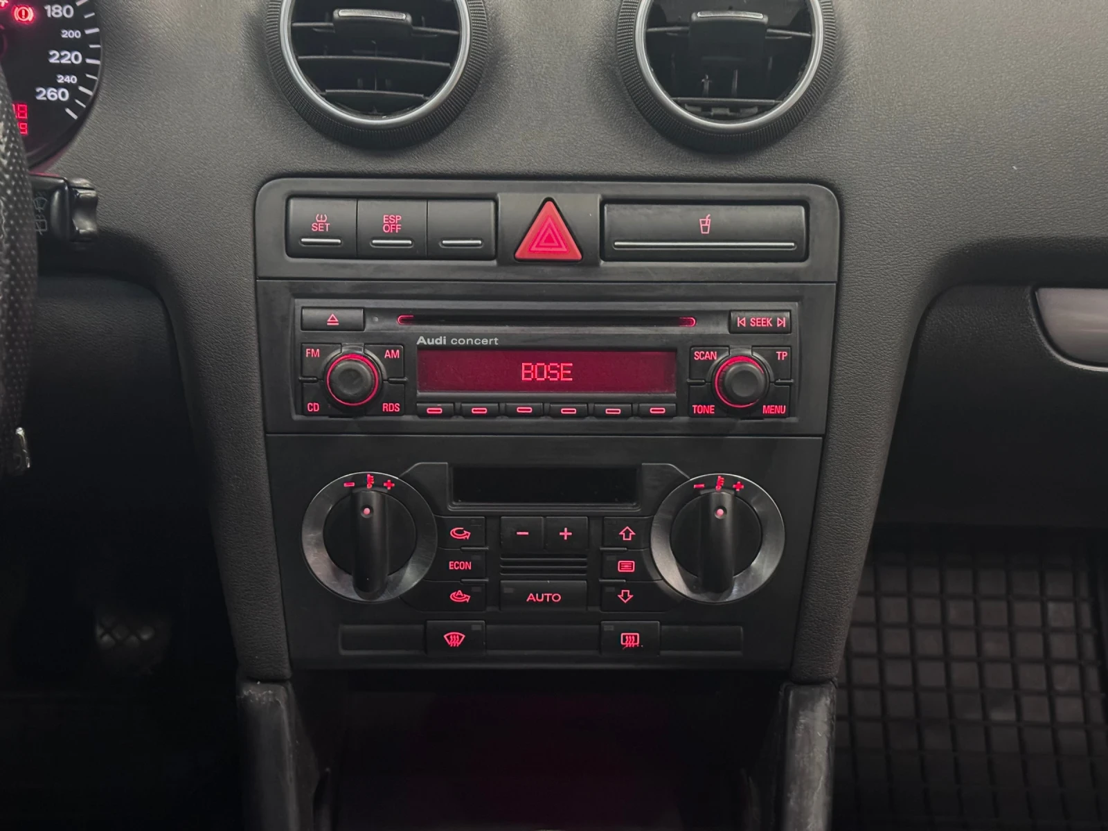 Audi A3 S-Line 2.0TDI 6 скорости , снимка 12 - Автомобили и джипове - 55211409