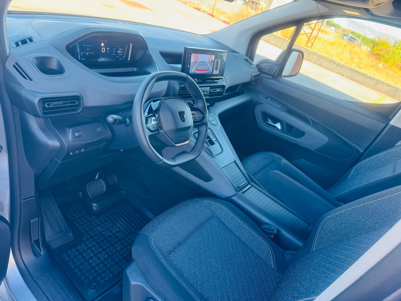 Peugeot Rifter, снимка 13 - Автомобили и джипове - 56344795