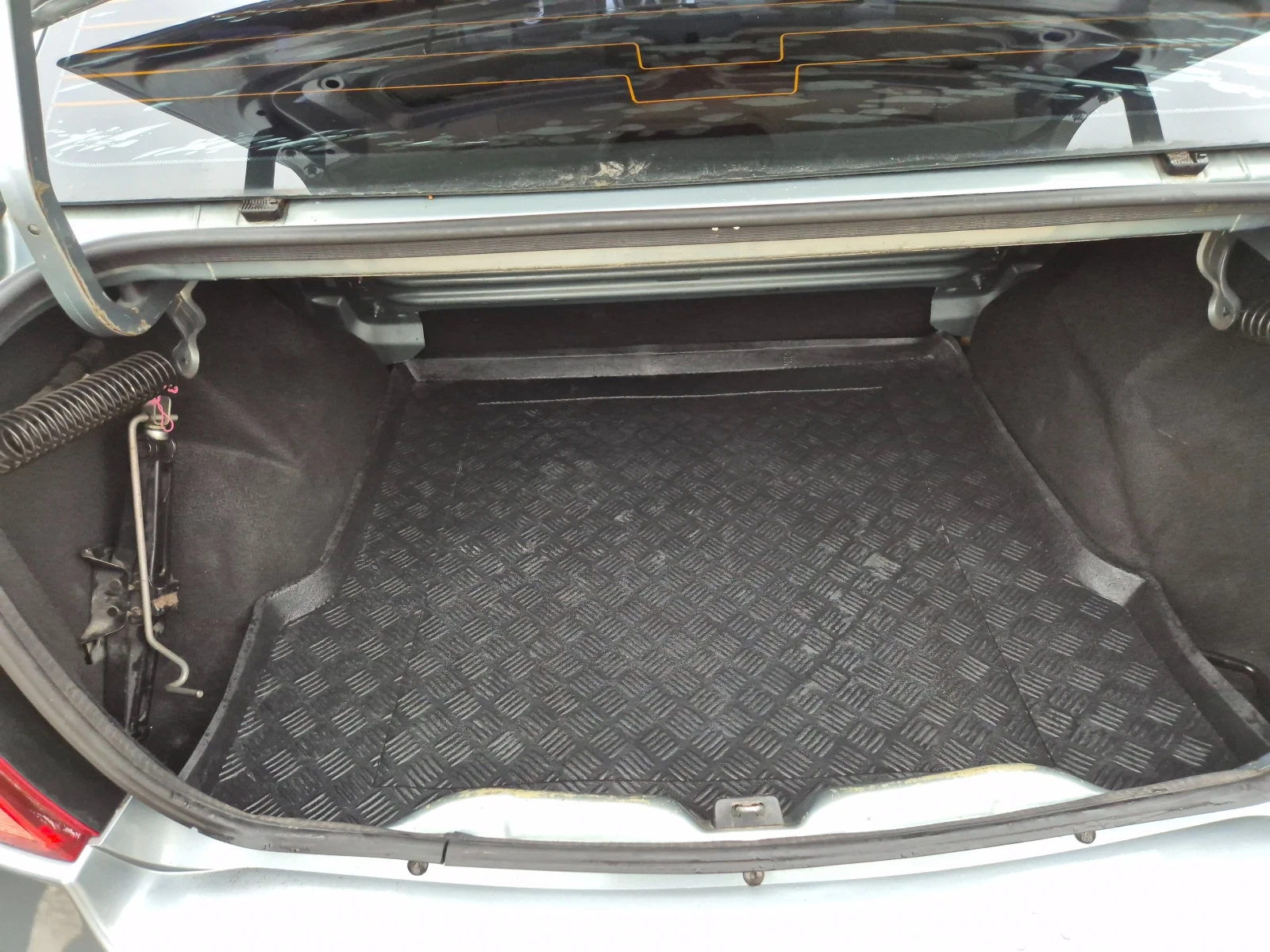 Dacia Logan 1.6i, 105k.s, KLIMATIK, снимка 17 - Автомобили и джипове - 56653133