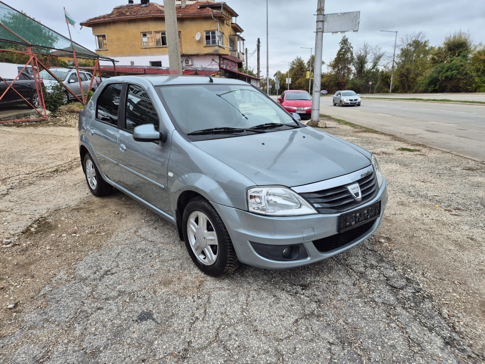 Dacia Logan 1.6i, 105k.s, KLIMATIK, снимка 3 - Автомобили и джипове - 56653133