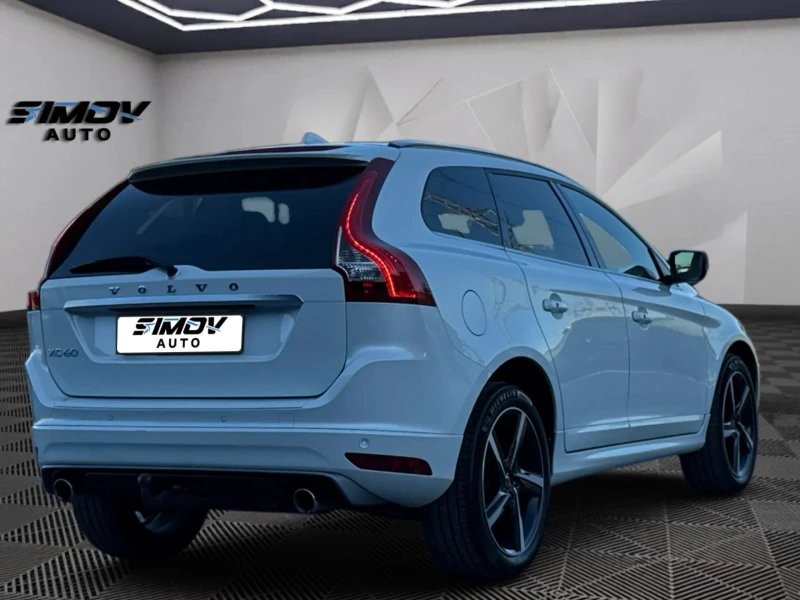 Volvo XC60 3.0T6 R-DESIGN ДИСТРОНИК KEYLESSGO КАМЕРА SWISS, снимка 4 - Автомобили и джипове - 52415247