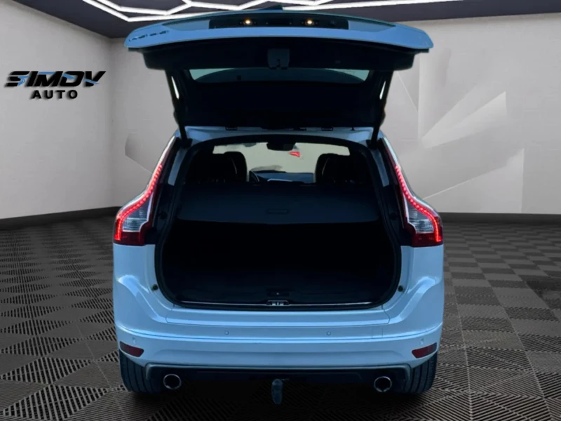 Volvo XC60 3.0T6 R-DESIGN ДИСТРОНИК KEYLESSGO КАМЕРА SWISS, снимка 13 - Автомобили и джипове - 52415247