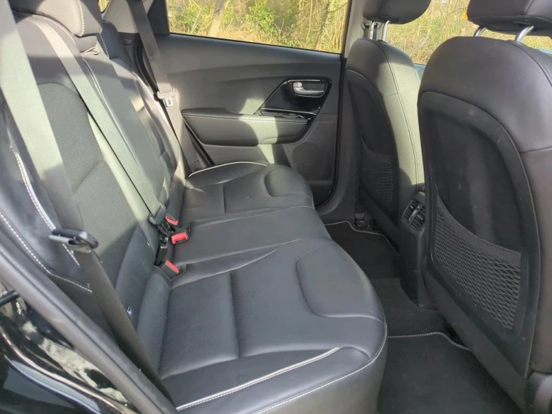 Kia Niro 64KWh/EXECUTIVE LINE/SOH100%/KIACONN/FULL!, снимка 9 - Автомобили и джипове - 53497693