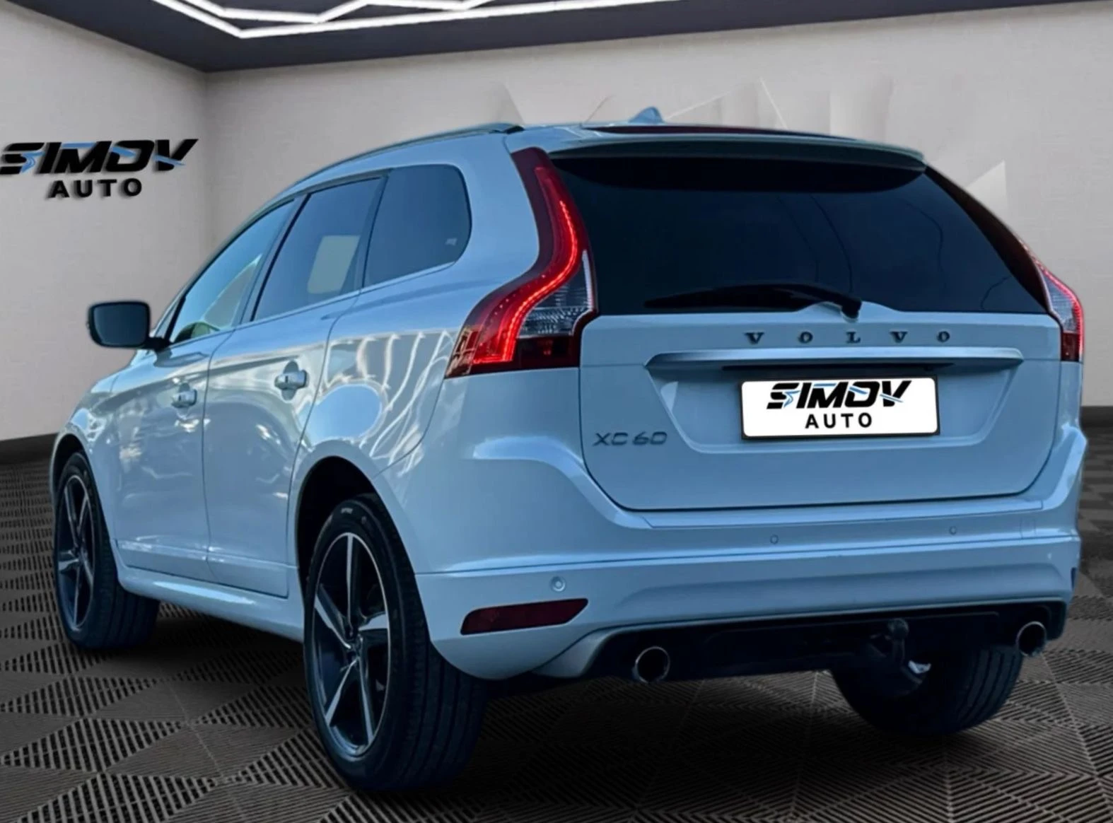 Volvo XC60 3.0T6 R-DESIGN ДИСТРОНИК KEYLESSGO КАМЕРА SWISS - изображение 2