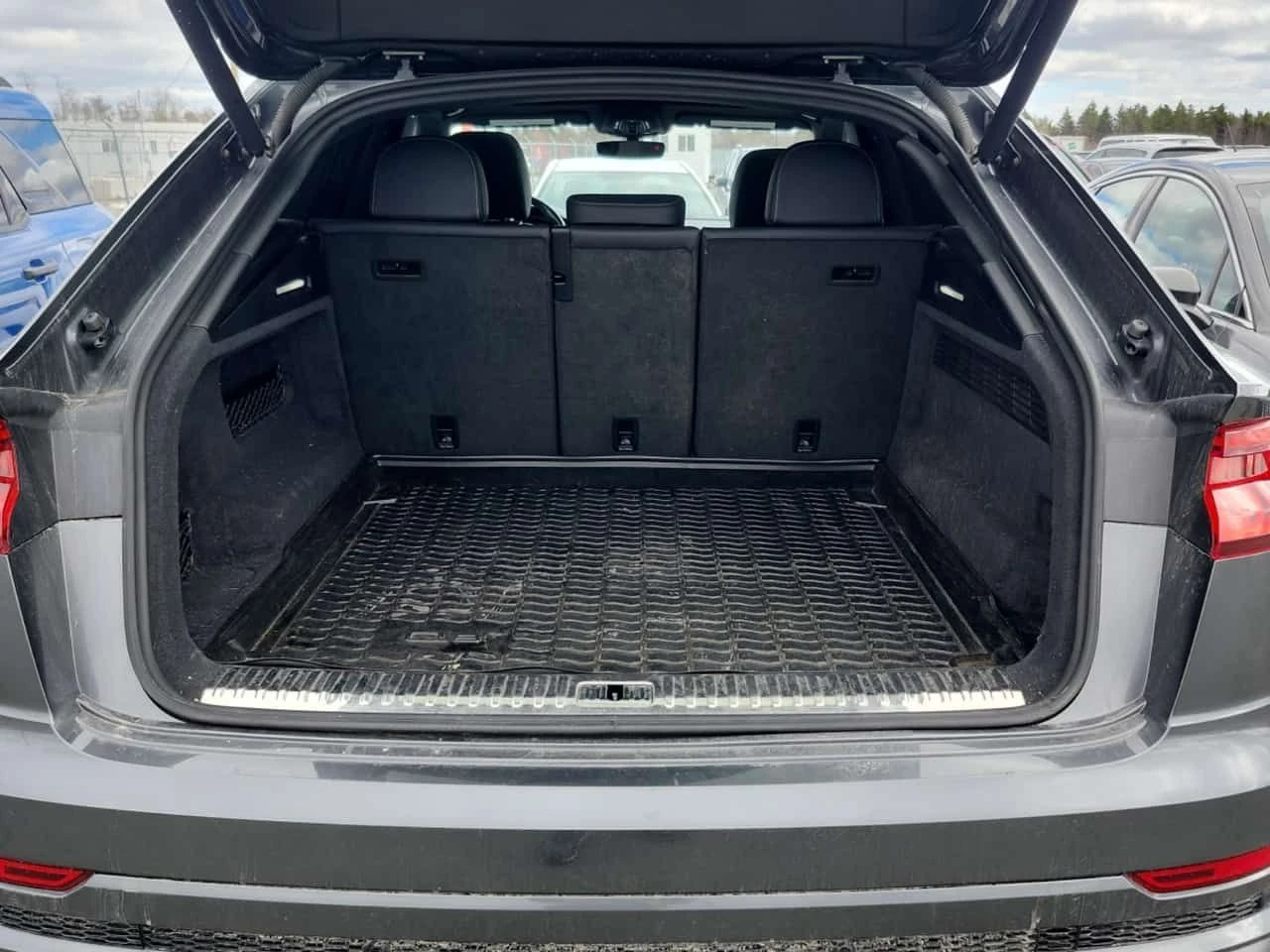 Audi Q8 * Technik * Обдухване * Pano * Дистроник * Carfax , снимка 14 - Автомобили и джипове - 54197603