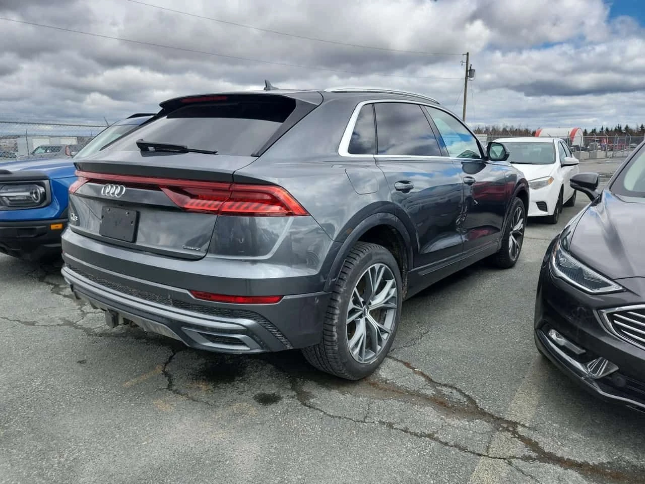 Audi Q8 * Technik * Обдухване * Pano * Дистроник * Carfax , снимка 3 - Автомобили и джипове - 54197603